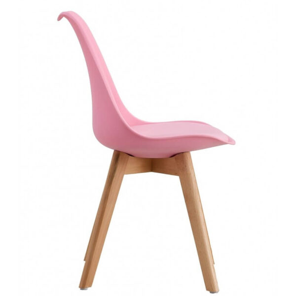 Silla de comedor moderna con carcasa de plástico resistente, cojín de similpiel blanca y patas de madera de haya.