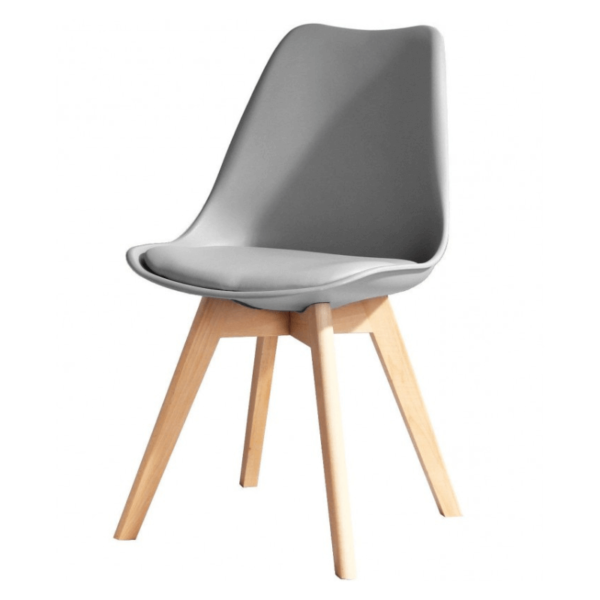Silla de comedor moderna con carcasa de plástico resistente, cojín de similpiel blanca y patas de madera de haya.
