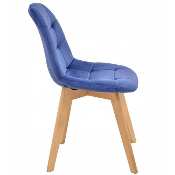 Silla de comedor tapizada en velvet con base de madera de haya, ideal para comedores modernos y elegantes.
