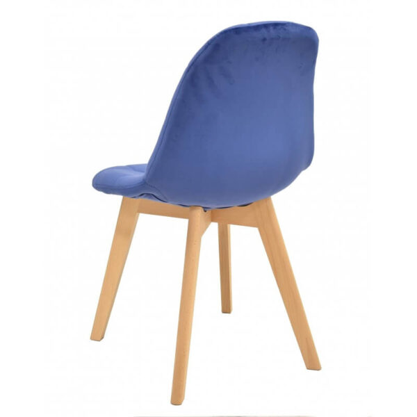 Silla de comedor tapizada en velvet con base de madera de haya, ideal para comedores modernos y elegantes.
