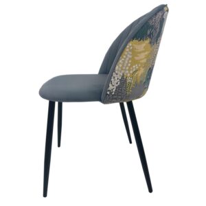 Silla tapizada palm 53 gris velvet con estructura metálica negra y respaldo decorado